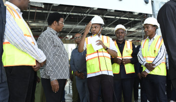 ​WAZIRI MKUU AFURAHISHWA NA MAENDELEO YA UJENZI WA RELI YA KISASA - SGR